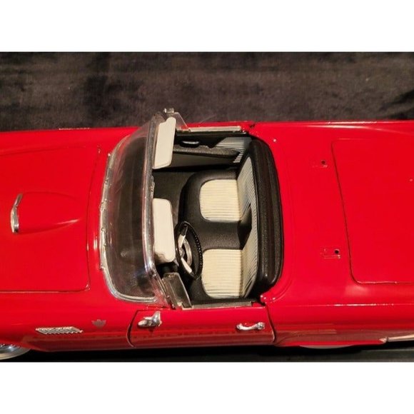 Yatming Road Legends 1:18 1955 Ford Thunderbird Hardtop Convertible Diecast - Picture 2 of 5
